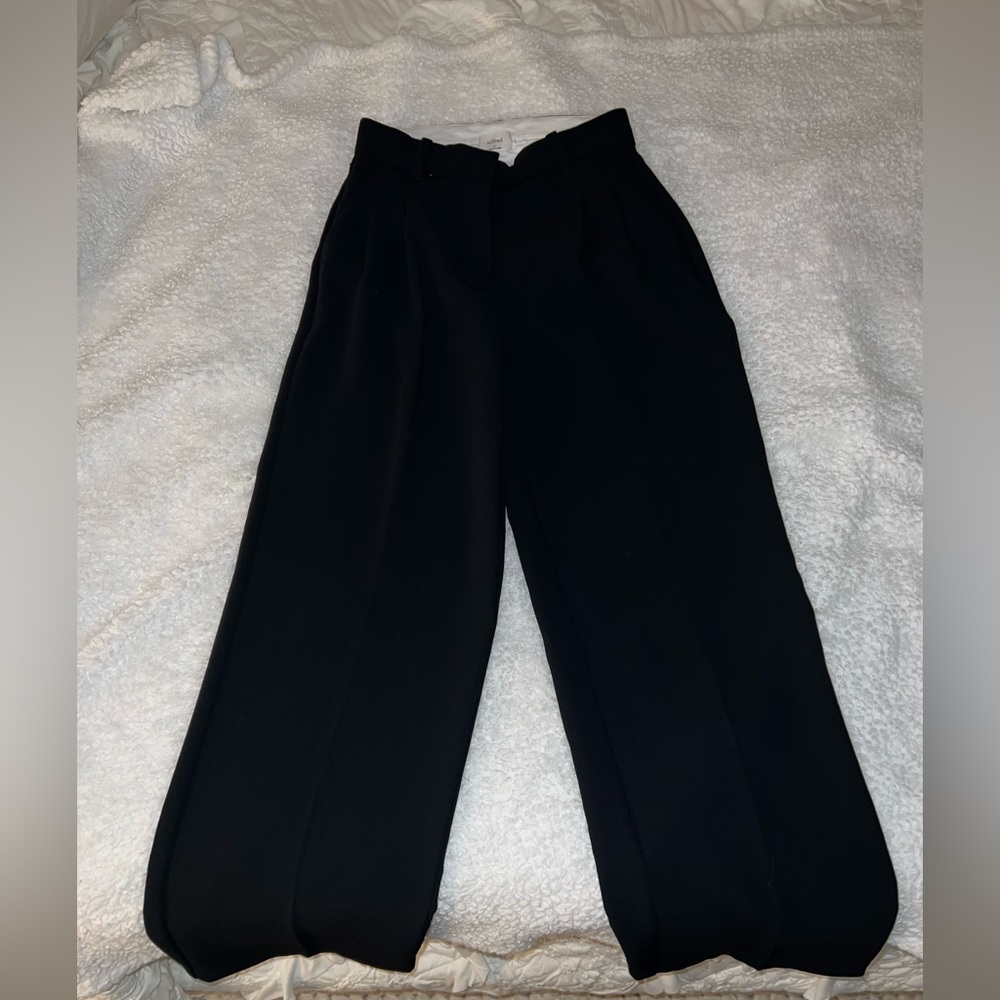ARITZIA Effortless Pants. Black size 0 short/petite